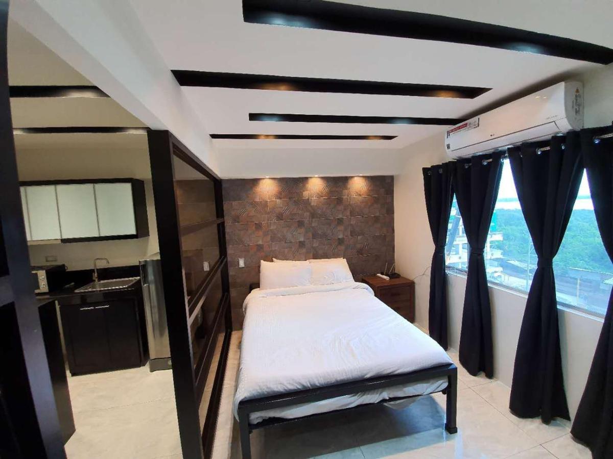 Burgundy Mckinley Place Service Apartment Манила Экстерьер фото