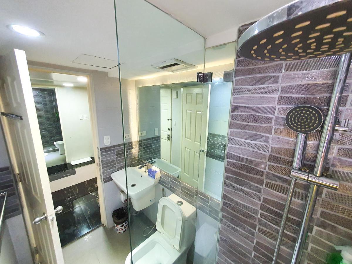 Burgundy Mckinley Place Service Apartment Манила Экстерьер фото