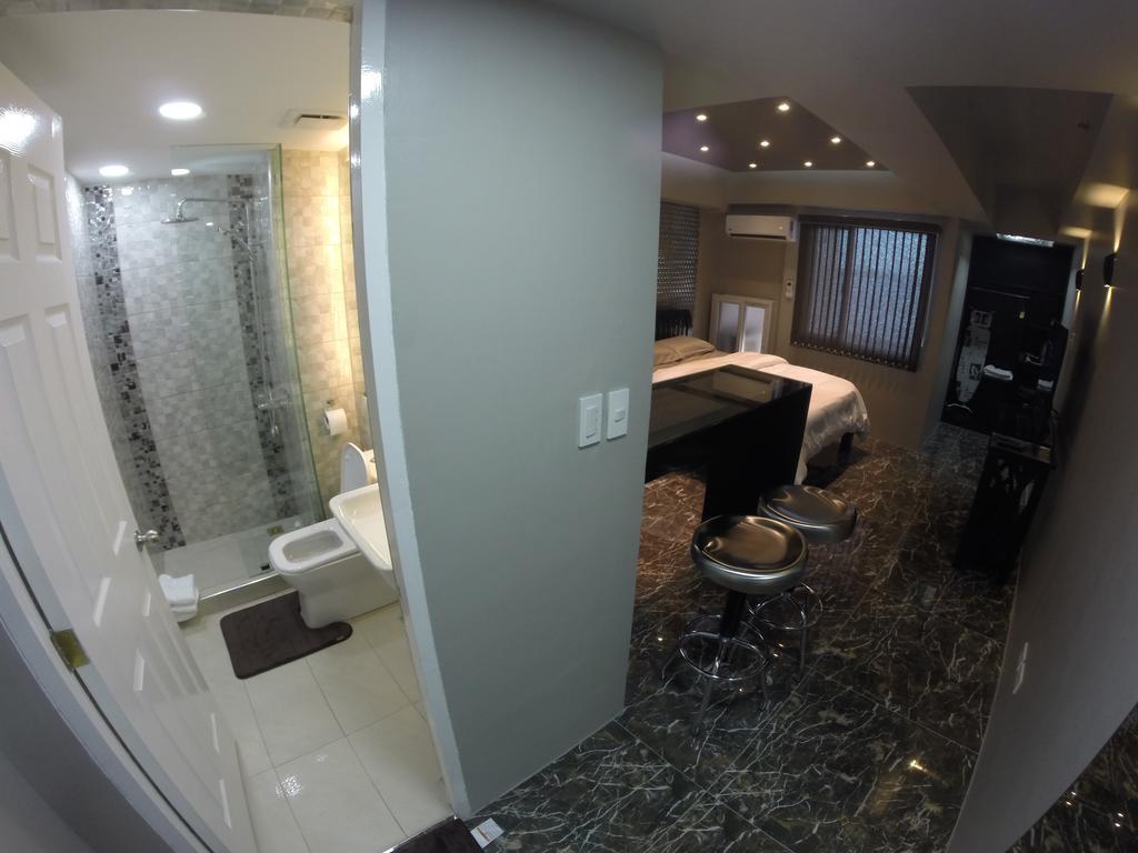 Burgundy Mckinley Place Service Apartment Манила Экстерьер фото